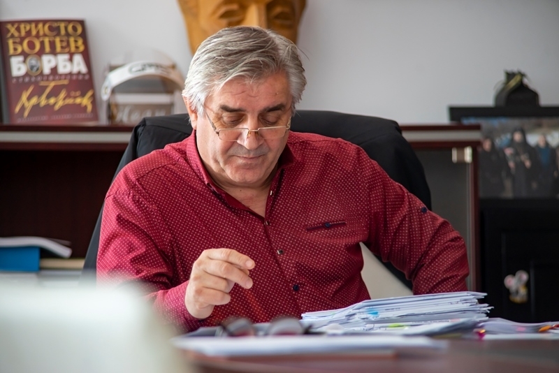 Кметът на община Мездра Иван Аспарухов проведе работна среща с