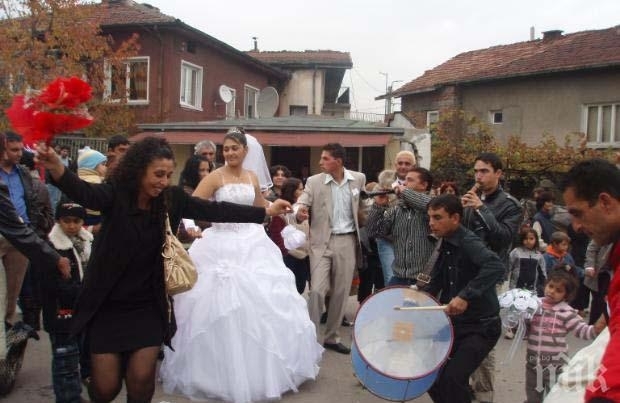Сватба с 350 души гости е била спряна от полицията