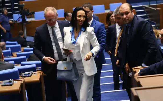 Народното събрание успя да заработи тази сутрин за разлика от