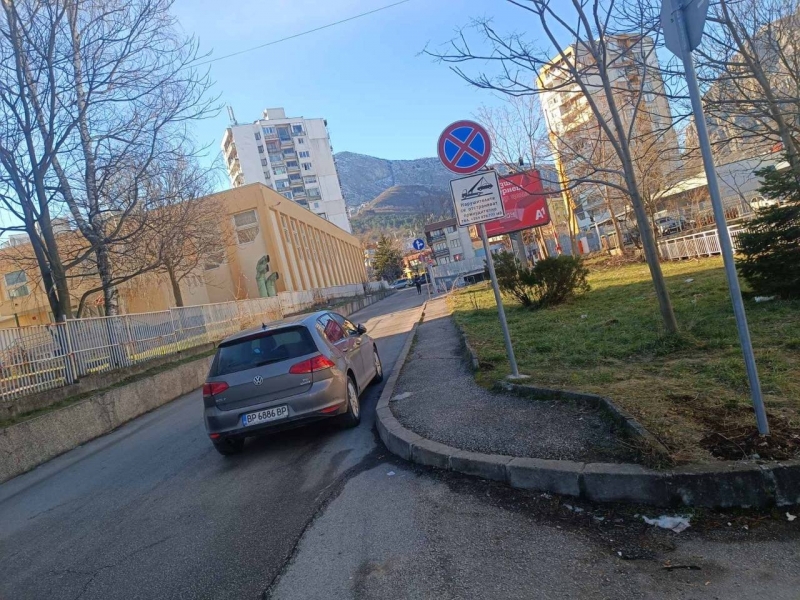 Поредният нагъл шофьор от Враца спря в разрез с всички