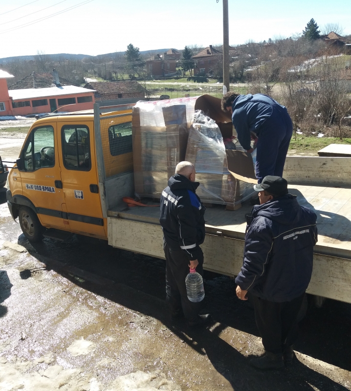 В следствие на обилното снеготопене е замътнен водоизточника захранващ село