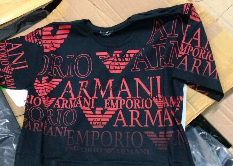 Икономическа полиция иззе маркови дрехи от магазин във Враца, съобщиха