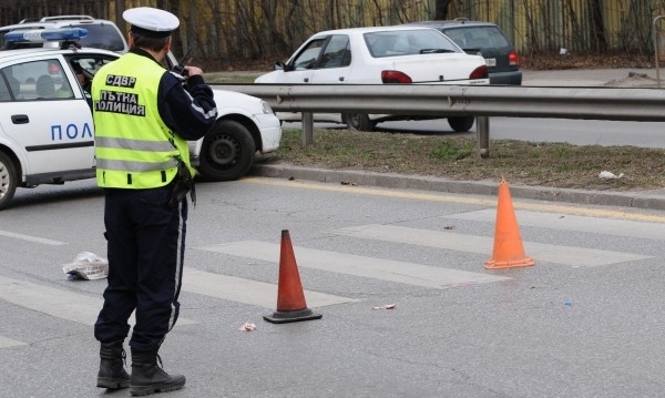 Полицията в Пловдив издирва водач на моторно превозно средство блъснал