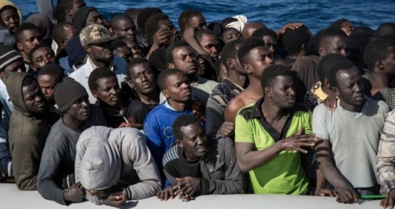 Италианският вътрешен министър Матео Салвини заплашва с блокада италиански военноморски