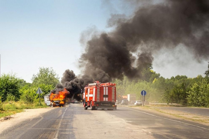 Камион и товарът му изгоряха на път между две села