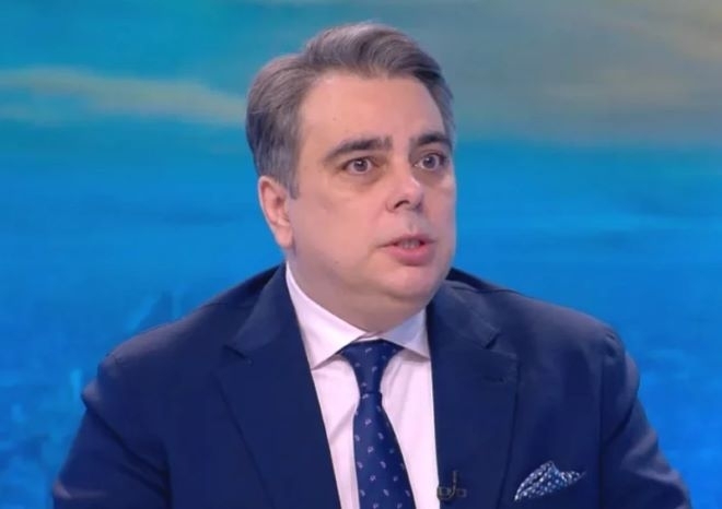 Две задачи пред ПП ДБ и протестиращия площад очерта Асен