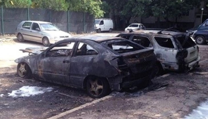 Две коли изгоряха в центъра на София По първоначални данни