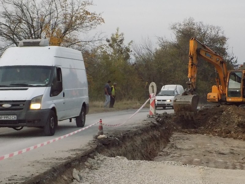 Ремонтът на републиканския път II 81 Монтана Лом върви по план заявиха