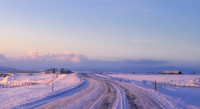 Черен лед е едно от най опасните явления на пътя на