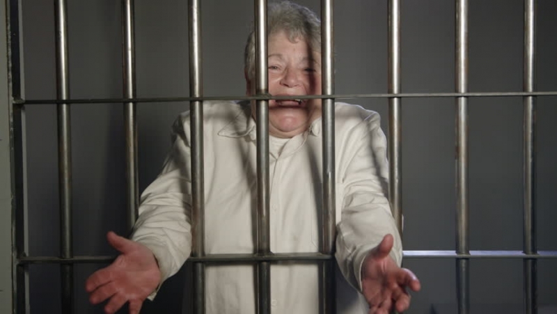 Възрастна жена е откраднала портфейл в магазин във Враца съобщиха