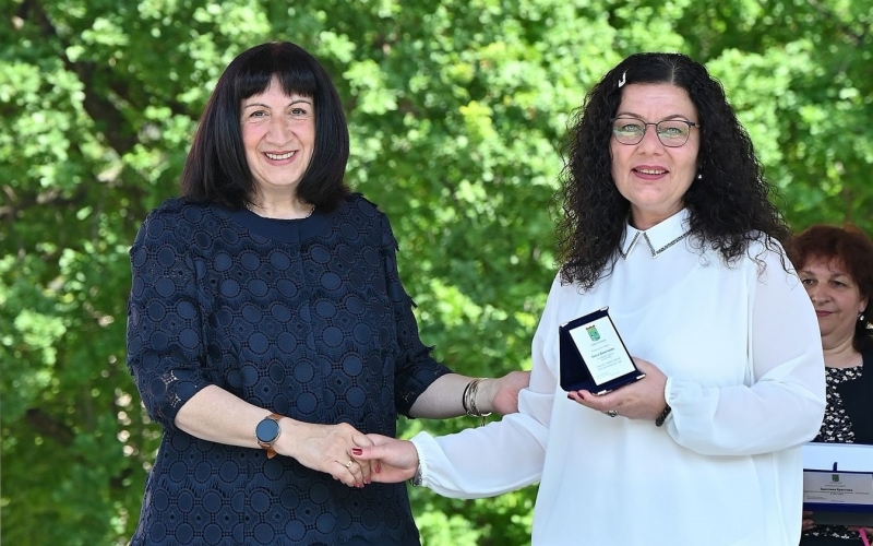 На 24 май в знак на благодарност към труда на