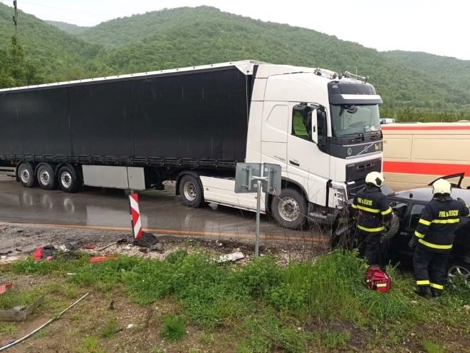 Катастрофа блокира движението на Е 79 между Мездра и Ботевград научи