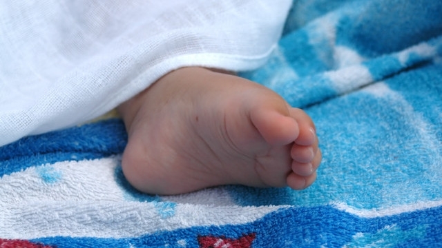 Новородено, без придружаващи заболявания, е сред жертвите на COVID-19 у