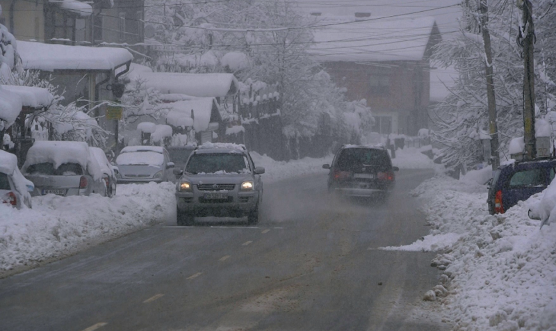 Силен вятър и обледени проводници предизвикаха аварии в електропреносната мрежа