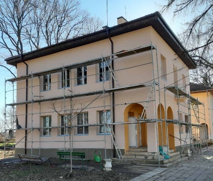 Приключиха Строително монтажните работи по сградата на кметството в село Попица съобщиха