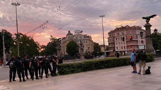 Полиция и жандармерия щурмуваха палатковите лагери