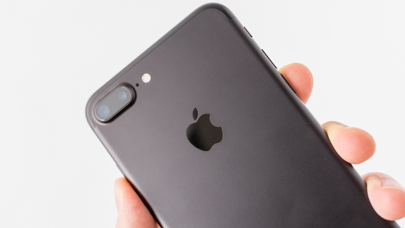 Американският технологичен концерн Apple Inc се извини за сериозния бъг