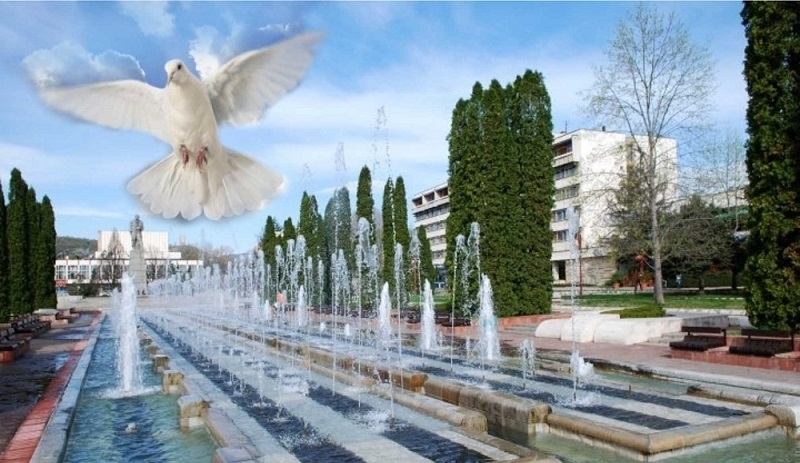 Монтана празнува Свети Дух 51 бели гълъба символ на празника