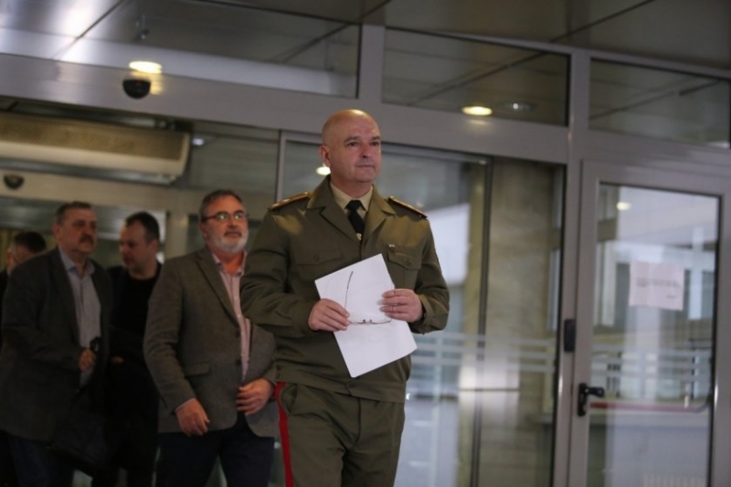 Седем души са дали съмнителни положителни проби и до обяд