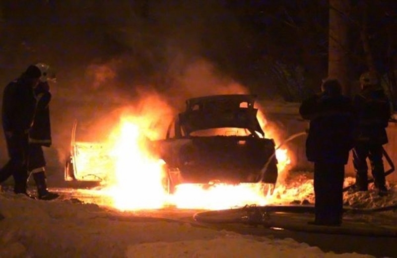 Кола е горяла посред нощ в Мизия съобщиха от областната