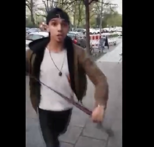 Двама евреи са били нападнати и обиждани от трима мъже в