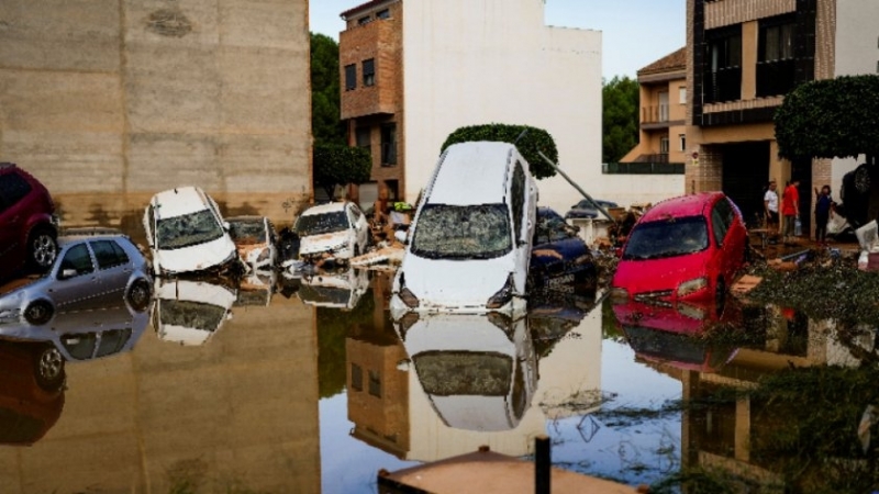 Властите в испанския град Валенсия издирват 89 души след опустошителните