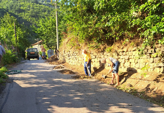 Жители на мездренското село Зли дол предприеха действия за почистване