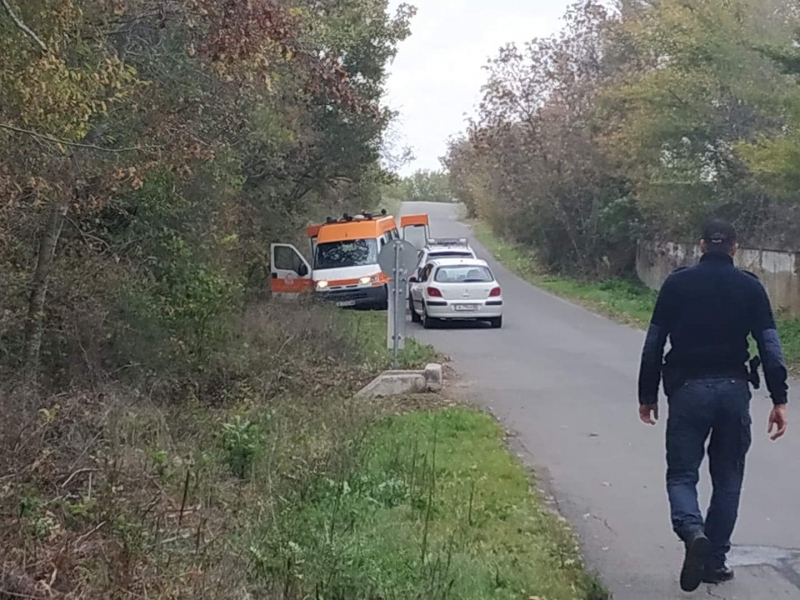 Труп на мъж е открит при посещение на пътно транспортно произшествие