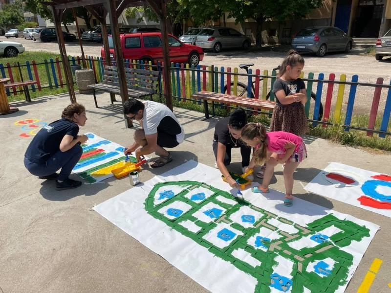 Най малките жители на бл 128 в ж к Дъбника и на