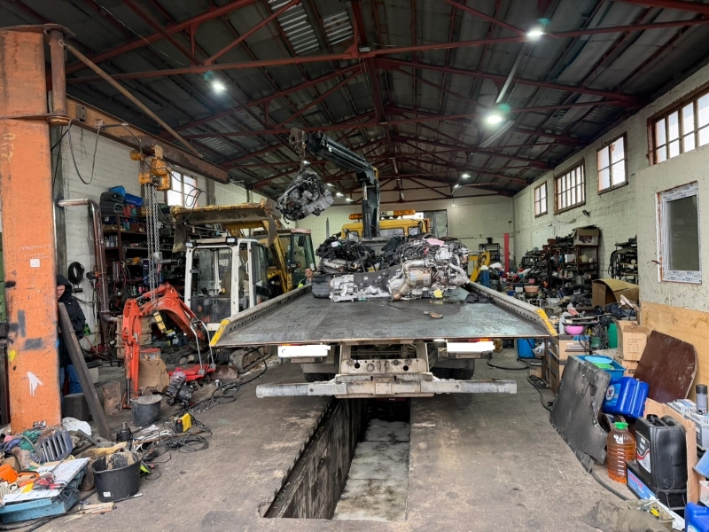 Намериха части от издирвани коли в автосервиз във Враца /снимки/