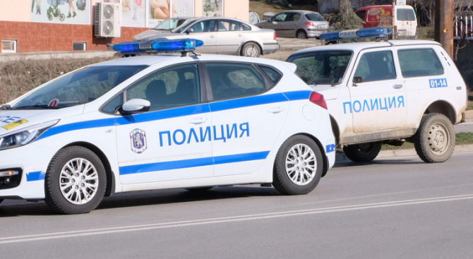 Полицията издирва 7 годишната Мария Христова Седмакова и 39 годишния ѝ баща