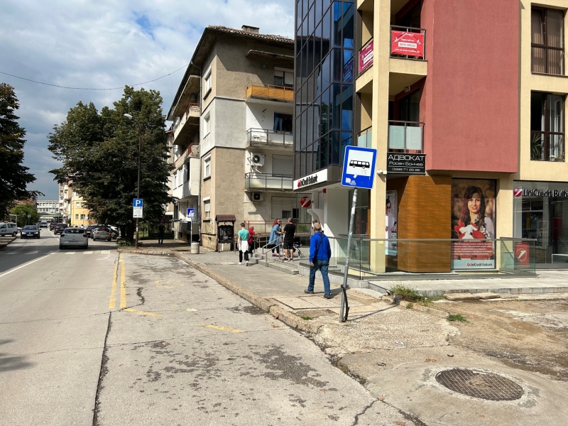 Две изоставени спирки на градския транспорт от години тормозят гражданите