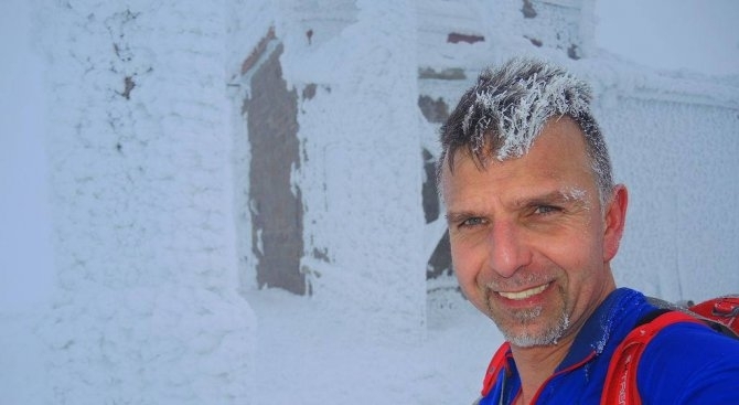 Група от трима шерпи е тръгнала тази сутрин към лагер