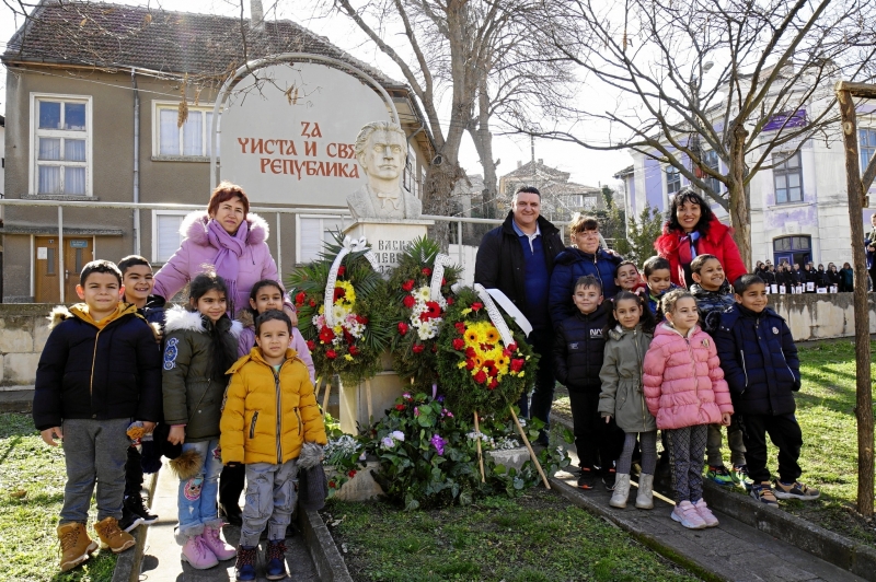 Големи и малки почетоха паметта на Васил Левски в Оряхово Поклон