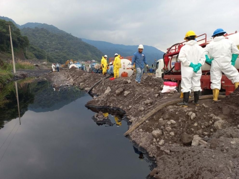 Огромно свлачище причинено от най обилните валежи в Еквадор през последните