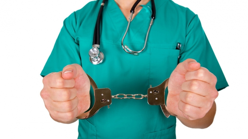 Петима лекари са разследвани след като 50 годишна жена и