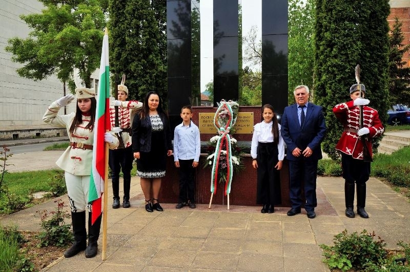 За 31 ви пътв съвременната ни история на 6 май Мездра