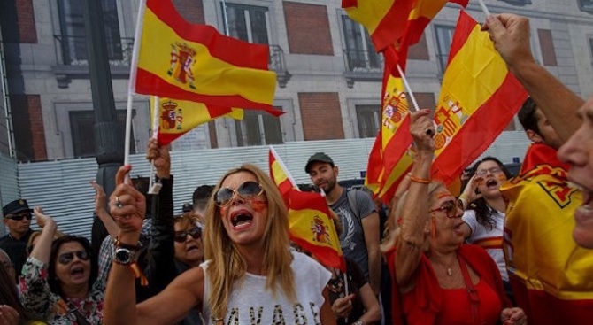 Стотици испанци излязоха по улиците на Мадрид срещу новото правителство