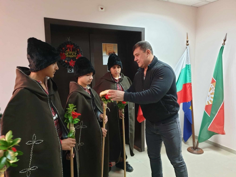 Коледари посетиха Иван Костовски /снимки/