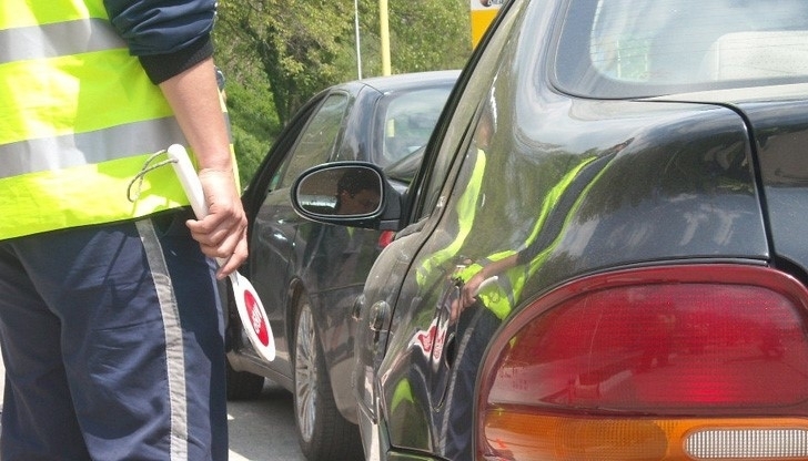 Полицаи са хванали 17 годишен младеж да управлява кола в монтанското