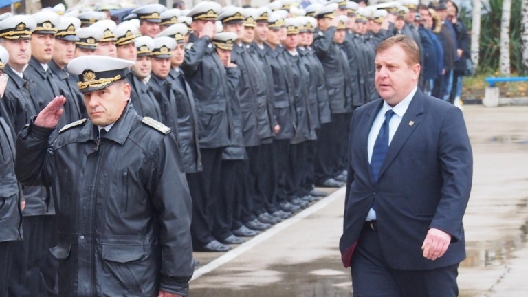 Години наред армията беше неглежирана, заяви министърът на отбраната Красимир