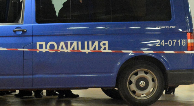 Инкасо автомобил аварирал на пътя между шуменските села Велино и