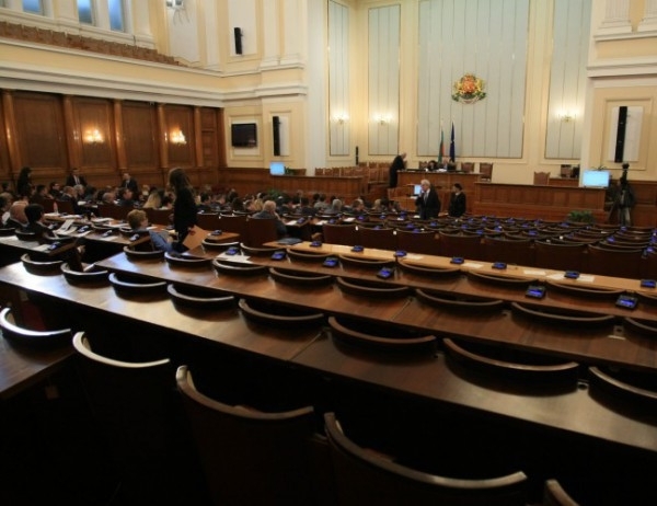 Народното събрание прие минималният месечен размер на осигурителния доход за