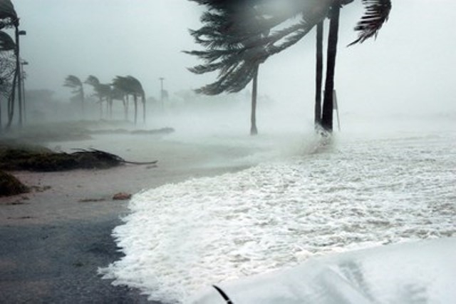 Ураганът Зета отне живота на поне шестима души в южните