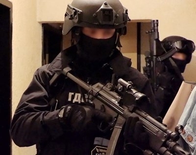 Под ръководството на специализираната прокуратура ГДБОП и ДАНС извършват действия