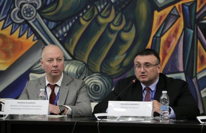 Вътрешният министър Младен Маринов откри конференция за пътната безопасност Според него катастрофите и последиците