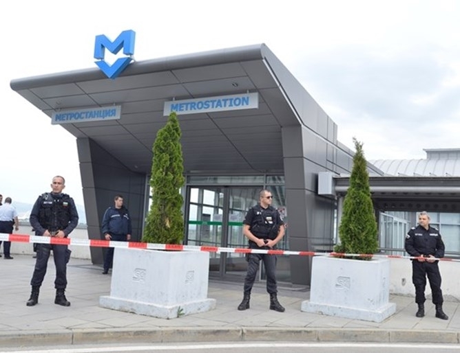 Цели 3 куршума са трябвали на 61 годишния мъж стрелял вчера