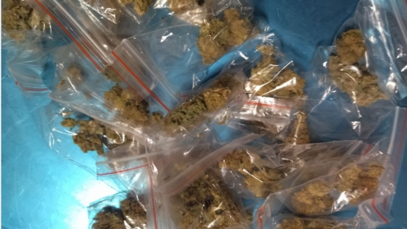 Ченгета намериха над 45 грама наркотици в дома на непълнолетен