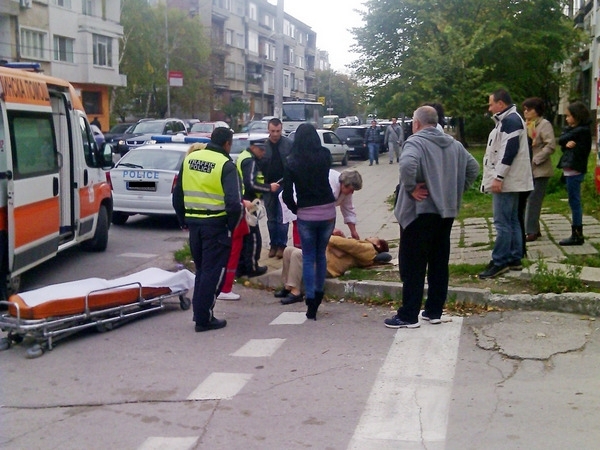 Шофьорка помете жена на кръгово във Видин, вкара я в болница
