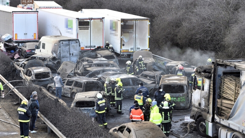 Голяма верижна катастрофа е станала на магистрала в Унгария.
В нея